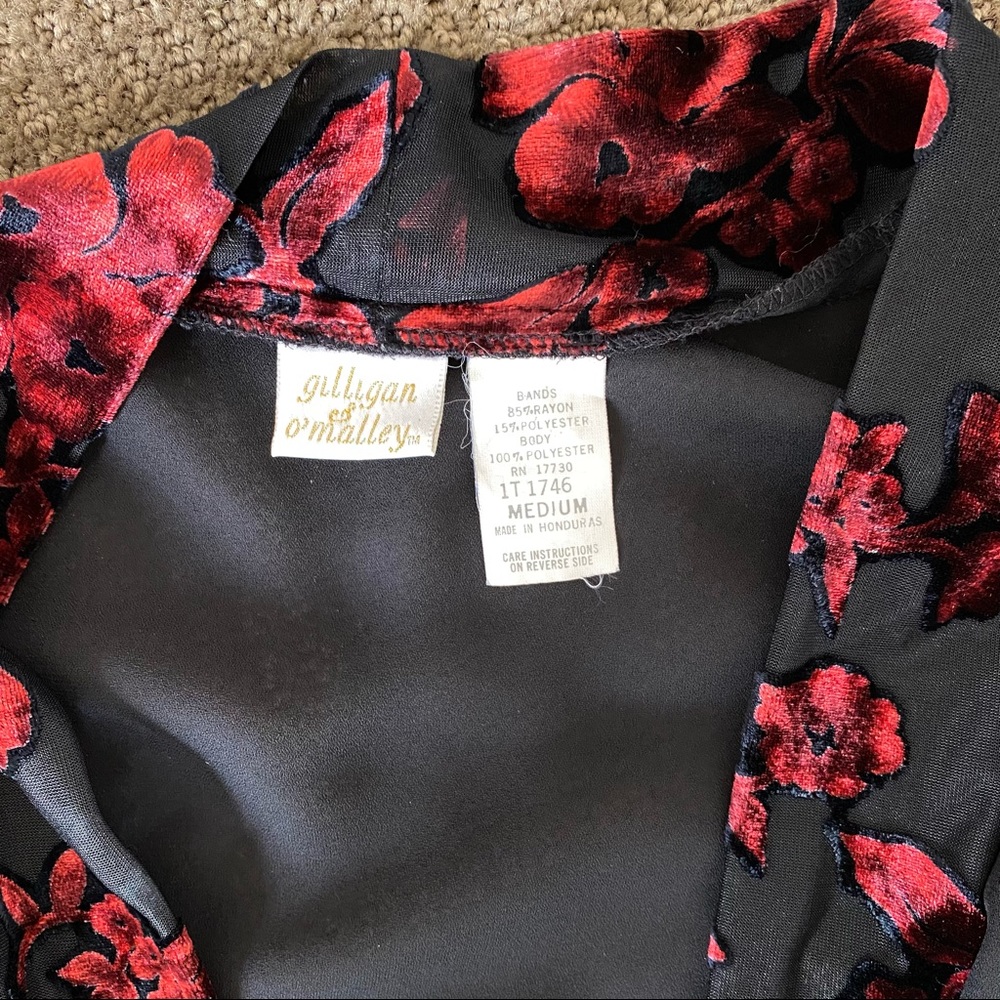 Vintage Gilligan & o’malley gold label robe